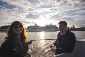 COUSIN ET COMPAGNIE – WINE BOAT CRUISE IN BORDEAUX